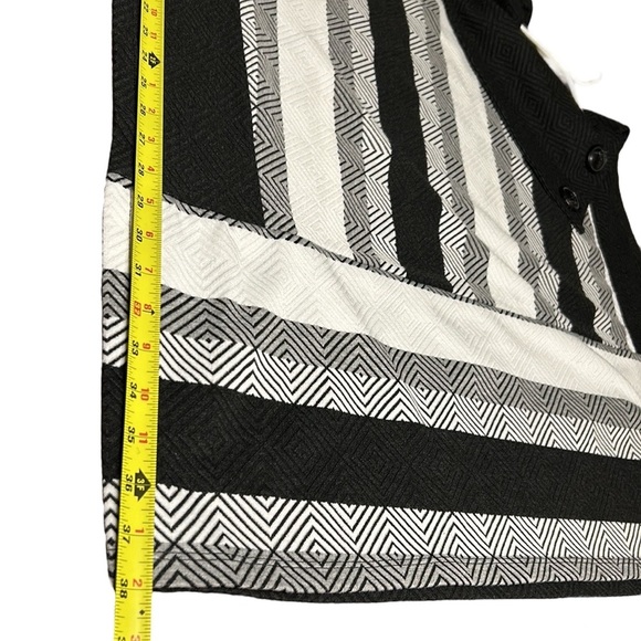 Y2K colorblock poncho,cape,women ,one size , black & white,Canada made ,EC - Picture 11 of 13